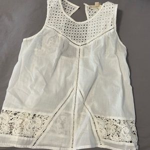 BEAUTIFUL WHITE LACE TOP